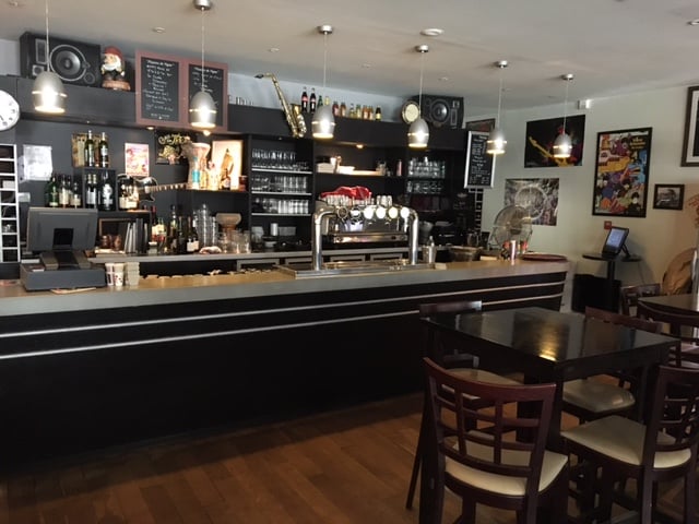 L'entre-potes - Cuisine inventive et Pub 1